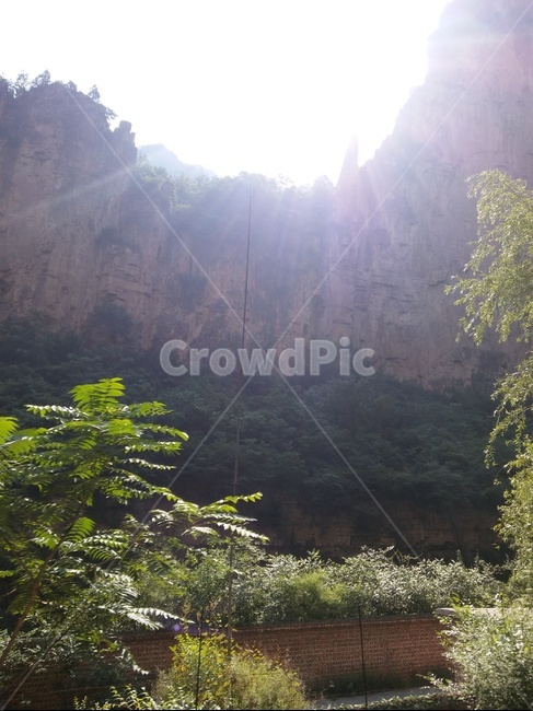 산,나무,하늘,햇살,숲,자연,풍경,nature,landscape,vegetation,초목,plant,식물,tree,outdoors,옥외,land,땅