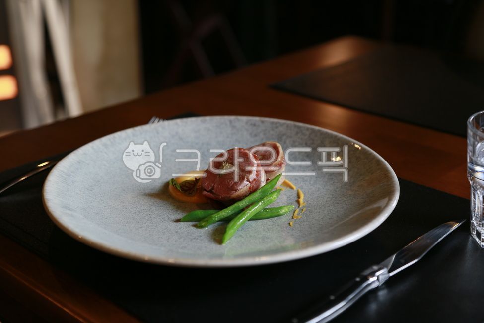 plating,steak,plate,Duck tenderloin,French,cooking,kitchen,Duck Steak,french,dining,duck breast,restaurant,duck meat,cuisine,dinner,Fine Dining,food,French restaurant,meal,bacon,fork,dish,Plating