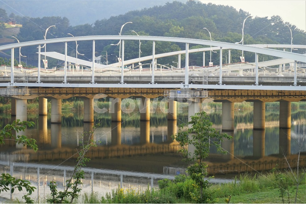 강가,강,풍경,다리,riverside,river,view,교통,교통수단,traffic,transportation,road,도로