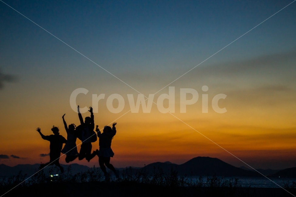 일몰사진,점프사진,단체사진,실루엣,석양,노을,감성사진,스냅사진,사람,인물,인간,human,person,인물실루엣,사람실루엣,character silhouette,human silhouette,친구,우정,friendship,companion,silhouette