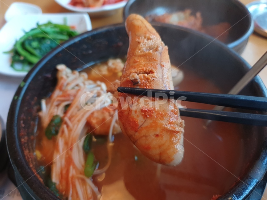 알탕,생선알,명란젓,명태알,식사,요리,메뉴,맛집,맛있는,맛있다,음식,반찬,그릇,뚝배기,국물,젓가락,한국요리,버섯,food,해물,수산물