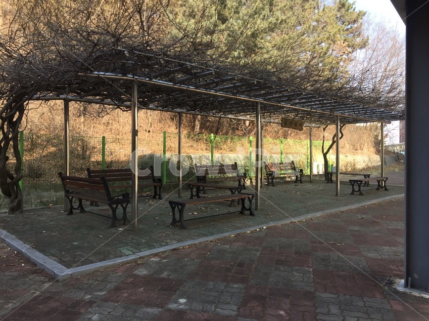 쉼터,올드한,학교내부,학교,밴치,쉬는곳