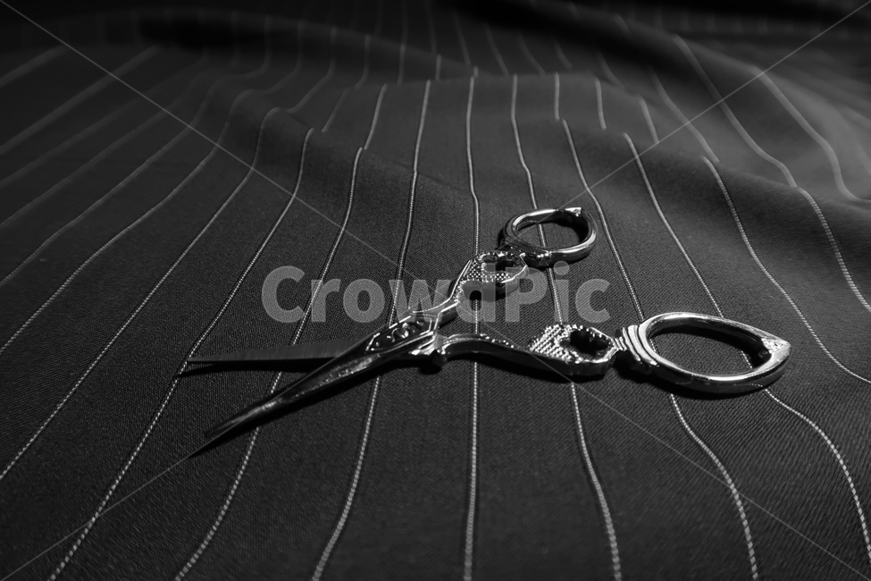 재봉,원단,가위,취미,스트라이프,검정,sewing,handmaid,black,흑백,모노톤,monochrome,black and white,사물,물건,오브젝트,thing,object,matter
