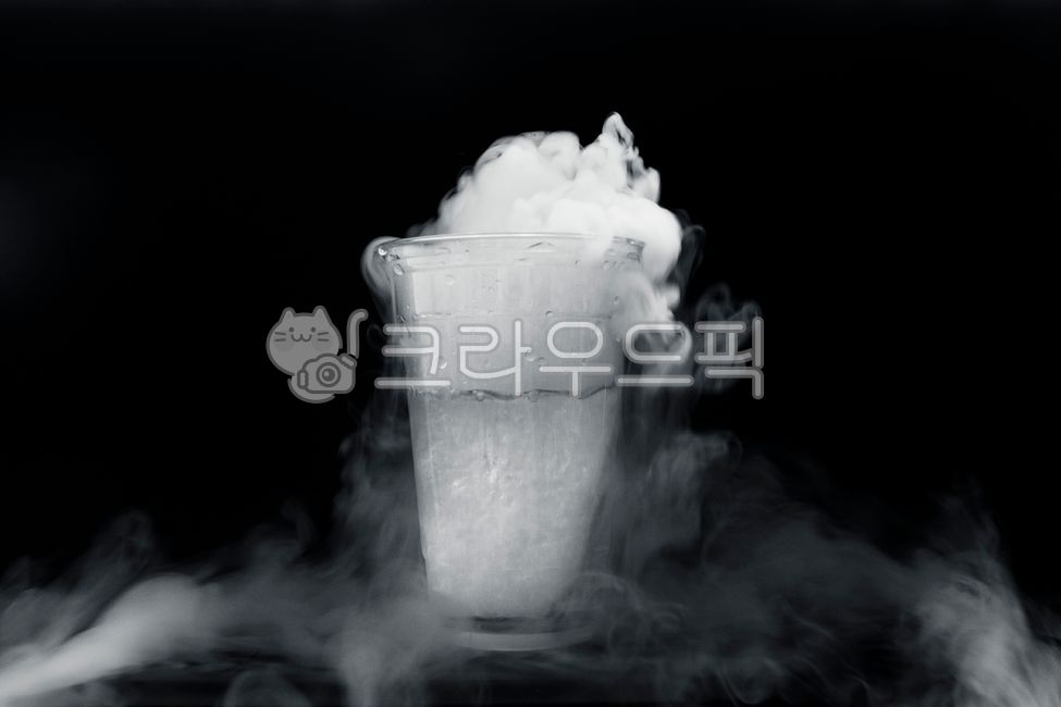 dry ice,cold,white smoke,cooling,cooling,cloud,gloomy,experiment,icicle,carbon dioxide,gas,solid,moisture,fog,water vapor,sublimation,frozen food,moist,moisture,cloudy,science,lump,lumpy,dryice