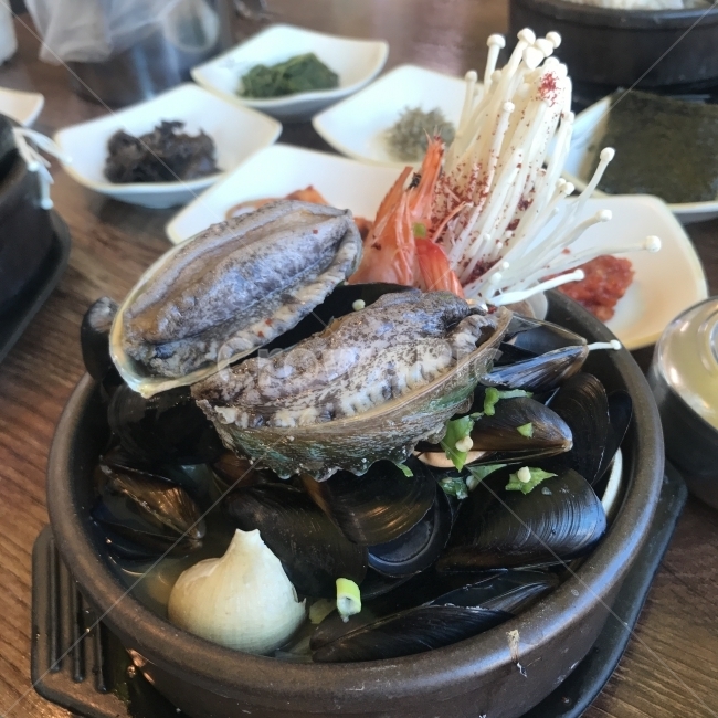 전복,해산물,해물뚝배기,해물,전복뚝배기,해물탕,음식,식재료,요리,food,cook,meal,dishes,food reserves,수산물,해산물,fishery products,seafood,한식,한국음식,한국요리,korean food,korean dishes,korean meal,korean cook