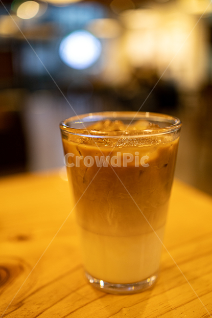 background,beer,beverage,brown,cafe,closeup,coffee,cold,coldbrew,cool,cup,delicious,drink,food,fresh,glass,ice,iced,latte,liquid,milk,refreshment,restaurant,summer,sweet,table,white,카페,커피,라떼,콜드브루,마실것,디저트,아이스,차가운,음료,유리잔,시원한,카페인,음료수,drink,beverage