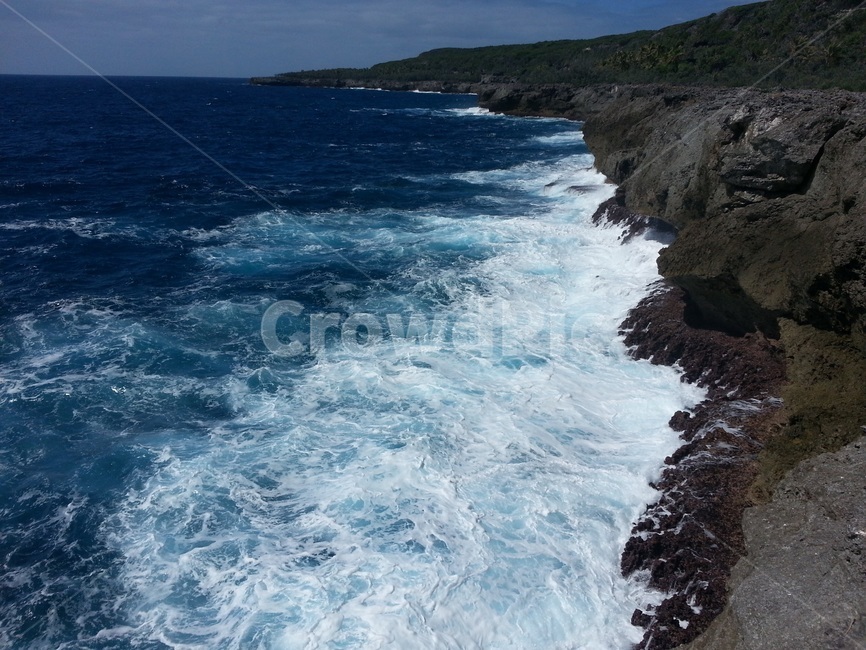 뉴칼레도니아,휴양지,자연,풍경,전망,열대,nature,summer,여름,sea,ocean,대양,aquablue,소다색,푸른색,하늘,파도,wave,포말,절벽,cliff