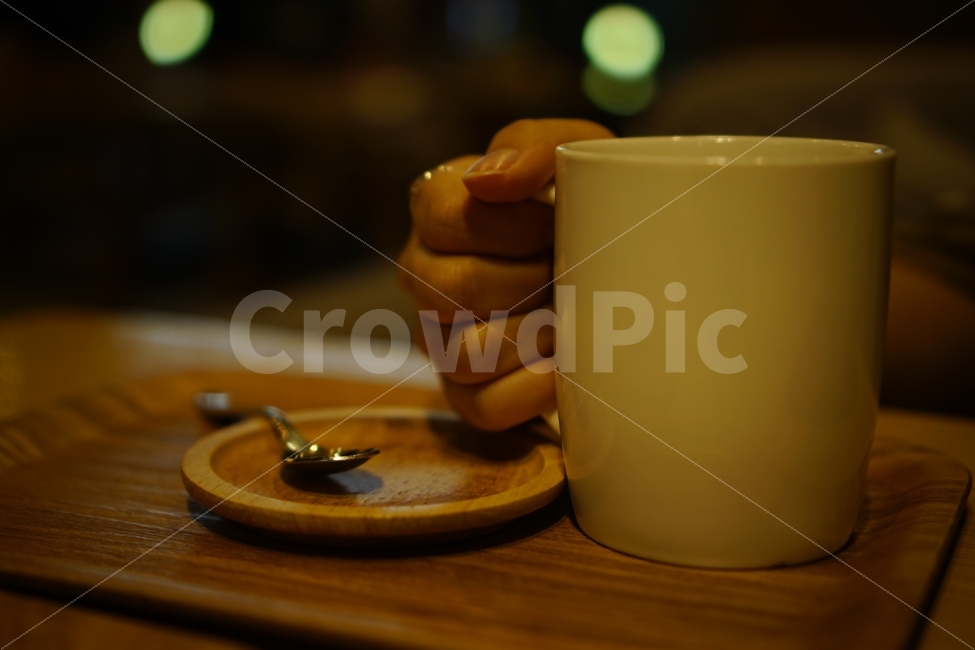 커피,카페,손,분위기,감성,홍글,사람,인물,인간,human,person,커피,카페,coffee,cafe,감성,sensible,feeling,연출,컨셉,콘셉,direction,concept