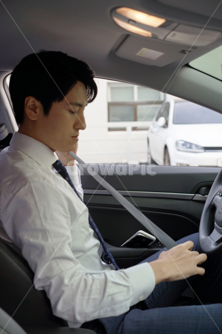 운전,차,차량,자동차,남자,남성,사람,직장인,출근,운전중,안전벨트,운전자,안전띠,사람,인물,인간,human,person,남성,남자,man,male,교통,교통수단,traffic,transportation,비즈니스,사업,business,service,work