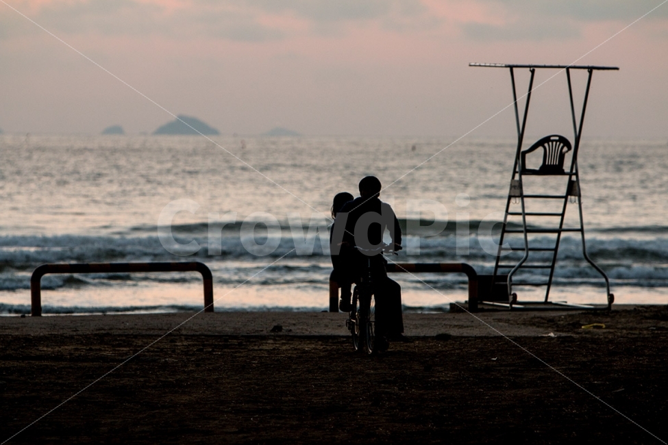 인물실루엣,청포대해수욕장,노을,자전거,연애,데이트,바다,애인,해변,바다,beach,sea,사람,인물,인간,human,person,연인,커플,사랑,lover,couple,인물실루엣,사람실루엣,character silhouette,human silhouette,스포츠,레저,운동,sports,leisure,exercise,transportation,교통,vehicle,차량,bicycle,bike