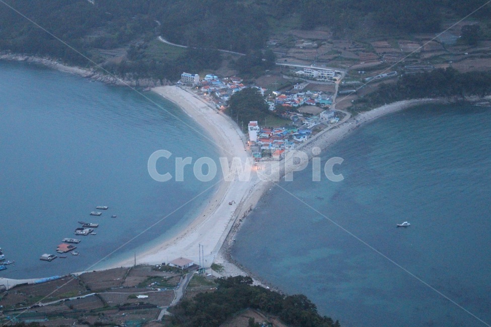 비진도,섬,해변,바다,마을,산,mountain,island,beach,ocean,sea,nature,자연,논,밭,자연,풍경,nature,landscape,시골,마을,country,rural,town,outdoors,옥외,경치,scenery,aerial view,조감도,land,땅,대양,water,물