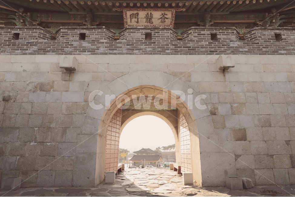 창룡문,문화재,문,수원화성,성,돌,벽,대문,한국전통,한국문화,korean traditional,korean culture,건축물,건물외관,exterior,building,structure,architecture,construction