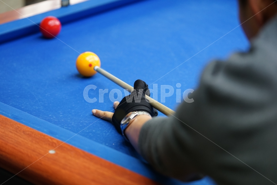 당구,스포츠,운동,공,내기,남자,게임,놀이,일상,색감,컬러,스냅,ball,sports,사람,인물,인간,human,person,신체일부,몸,body,스포츠,레저,운동,sports,leisure,exercise