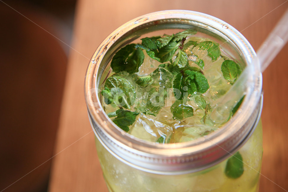 모히또,라임모히또,drink,jar,ballmaisonjar,메이슨자,볼메이슨자,병,컵,유리,유리식기,마실것,음료,갈증,청량,청량감,시원한,얼음,ice,빨대,과일,허브,애플민트,라임,cafe,음료수,drink,beverage