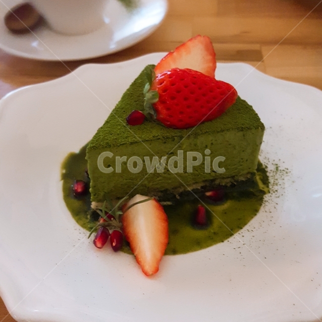 케이크,카페,녹차,cake,cafe,스마트폰,딸기,분위기,플레이팅,초록,greentea,음식,식재료,요리,food,cook,meal,dishes,food reserves,디저트,간식,후식,dessert,snack