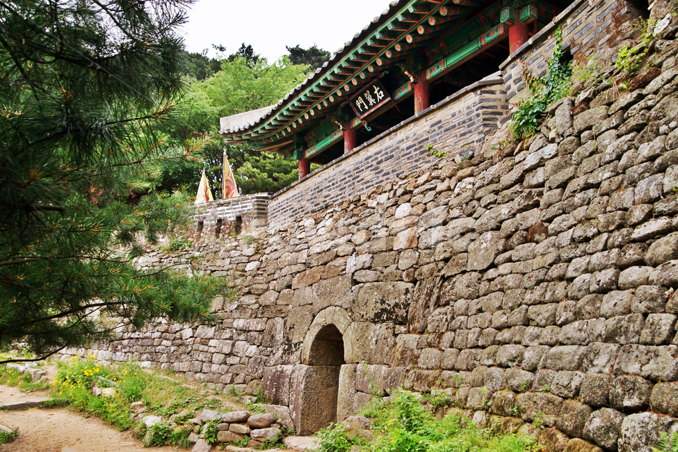 우익문,서문,성곽,방어시설,남한산성,청량산,인조,병자호란,조선시대,군사시설,한국전통,한국문화,korean traditional,korean culture,건축물,건물외관,exterior,building,structure,architecture,construction