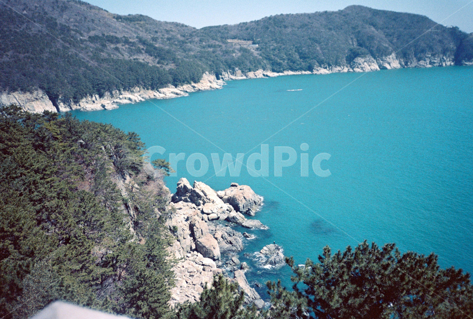 섬,바다,연안,땅,물,옥외,자연,곶,해안선,outdoors,land,nature,shoreline,water,ocean,sea,coast,시원함,청량함,깨끗함,자연,풍경,nature,landscape,promontory,대양