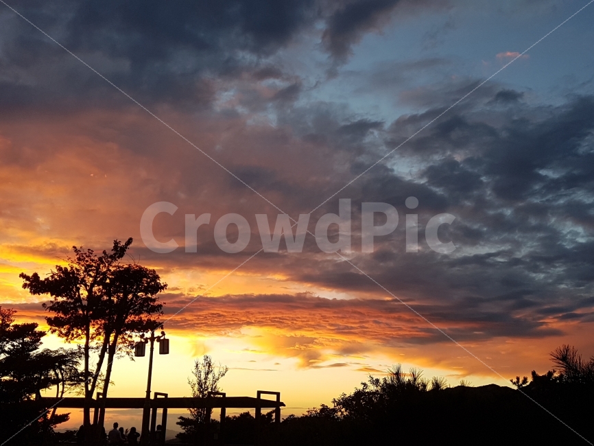 일몰,석양,구름,서울의하늘,풍경,자연,풍경,nature,landscape,실루엣,그림자,silhouette,shadow,outdoors,옥외,sky,하늘,dawn,새벽,red sky,붉은 하늘,dusk,황혼,sunset