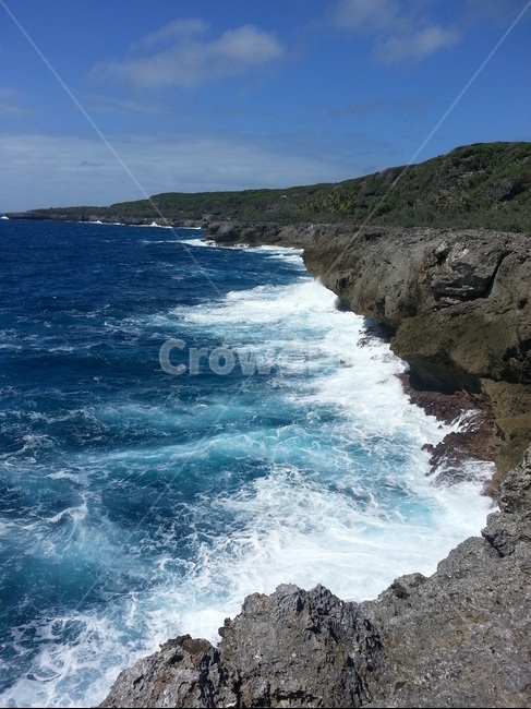 뉴칼레도니아,휴양지,자연,풍경,전망,열대,nature,summer,여름,sea,ocean,대양,aquablue,소다색,푸른색,하늘,파도,wave,포말,절벽,cliff