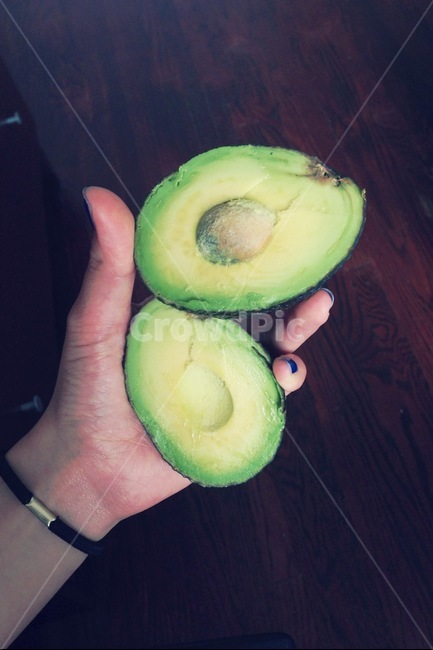 아보카도,과일,야채,손에든과일,프레쉬,그린,녹색과일,손에쥔,쥐고있는,녹색의,건강한,food,fruit,음식,avocado
