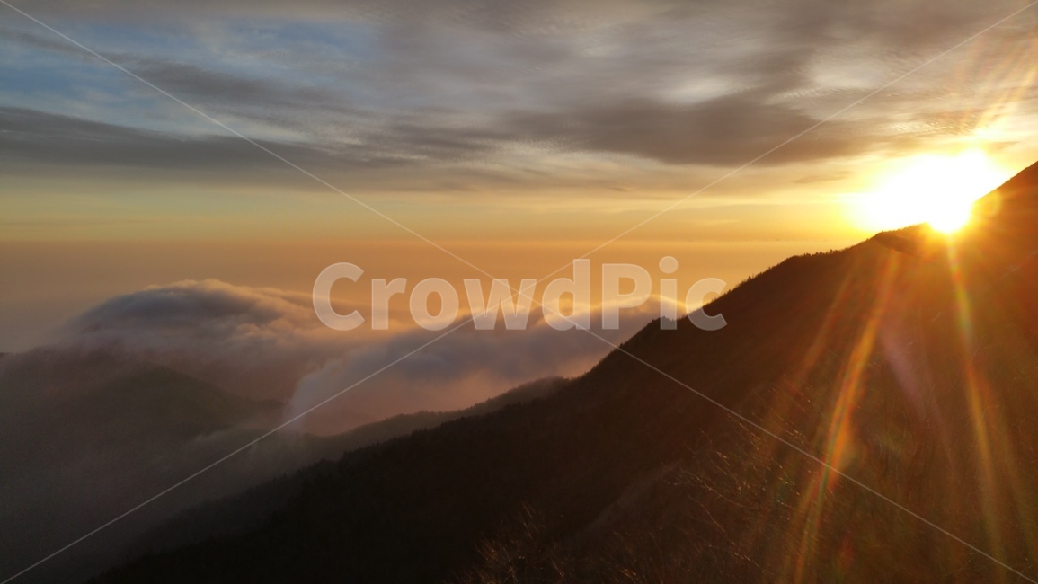 일출,산,구름,자연,새벽,일출산해자연구름,자연,풍경,nature,landscape,한국자연풍경,한국자연경관,korea nature landscape,outdoors,옥외,flare,플레어,light,빛,sunlight,햇빛