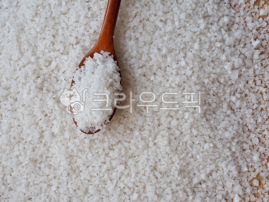 소금,자연소금,음식,음식재료,배경,유기농소금,salt,naturalsalt,food,foodingredients,background,organicsalt,숟가락,나무숟가락,흰색,spoon,woodenspoon,white,음식,식재료,요리,food,cook,meal,dishes,food reserves