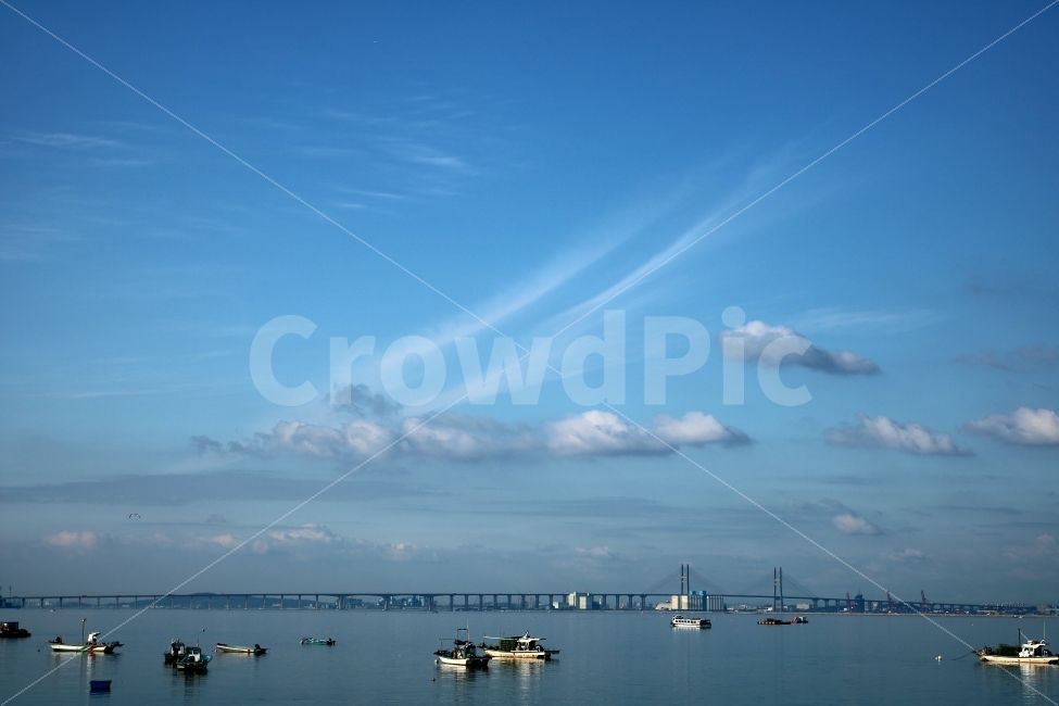 구름,바다,다리,배,슈퍼맨,도시,풍경,city,landscape,교통,교통수단,traffic,transportation,water,물,waterfront,워터 프론트,port,포트,pier,교각