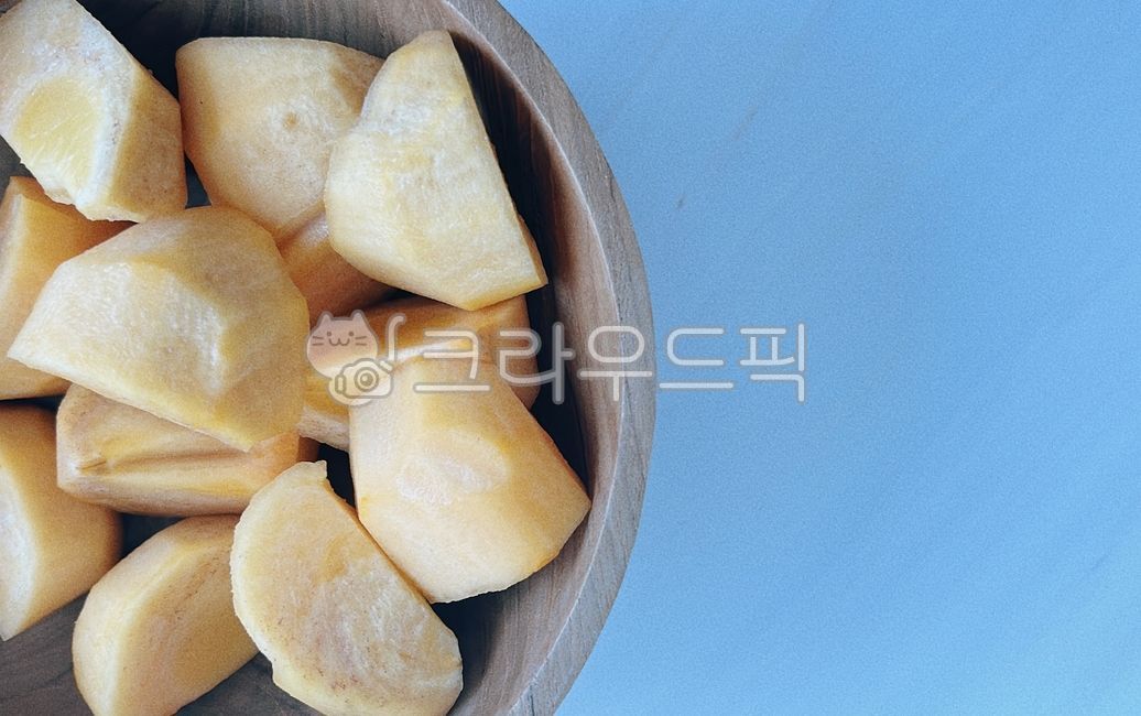 감,깎은감,단감,가을과일,가을음식,가을제철과일,나무그릇,우드볼,fruit,persimmon
