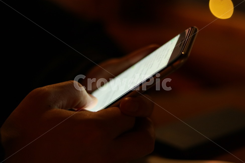 핸드폰,phone,전화,electronics,전자제품,cellphone,mobilephone,휴대전화,통신,빛,어둠,정보통신기술,전자기기,전자제품,it,information,technology,electronic equipment