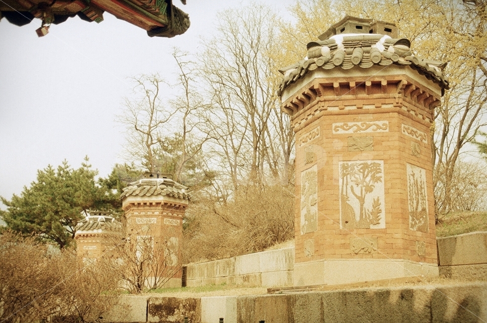 교태전후원,아미산,아미산굴뚝,굴뚝,십장생,필름사진,랜드마크,landmark,tourist attraction,한국전통,한국문화,korean traditional,korean culture,감성,sensible,feeling