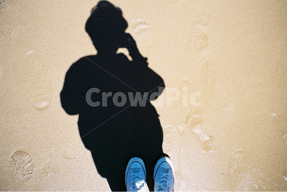 바다,혼자여행,발자국,해변,모래,바닷가,그림자,film,필름사진,필름,ocean,philipisland,shadow,myself,인물실루엣,사람실루엣,character silhouette,human silhouette,여행,휴가,traveling,vacation,trip,clothing,의류,apparel,의복,footwear,신발류,shoe,구두,pants,바지