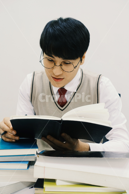 공부,수능,수능시험,고등학교,고등학생,고3,남고생,남자학생,학생,남학생,교복,학업,수업,진로,고민,시험공부,사람,인물,인간,human,person,남성,남자,man,male,교육,학교,공부,education,learning,study,school
