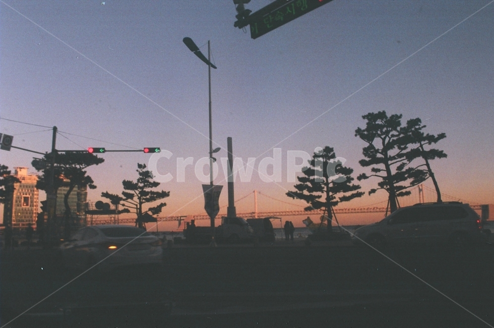 필름,필름사진,광안리,저녁,노을,감성,도시,풍경,city,landscape,한국도시풍경,한국도시경관,korea cityscape,감성,sensible,feeling,교통,교통수단,traffic,transportation