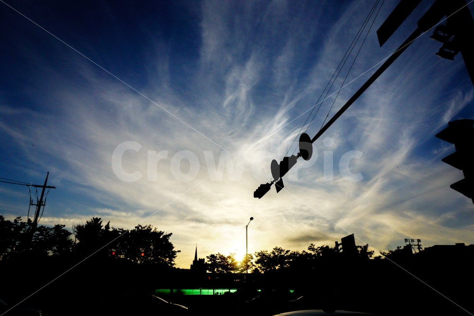 하늘,일몰,풍경,신호등,구름,노을,금빛,파랑,역광,sky,sunset,landscape,trafficlights,cloud,gold,blue,backlight,도시,풍경,city,landscape,교통,교통수단,traffic,transportation