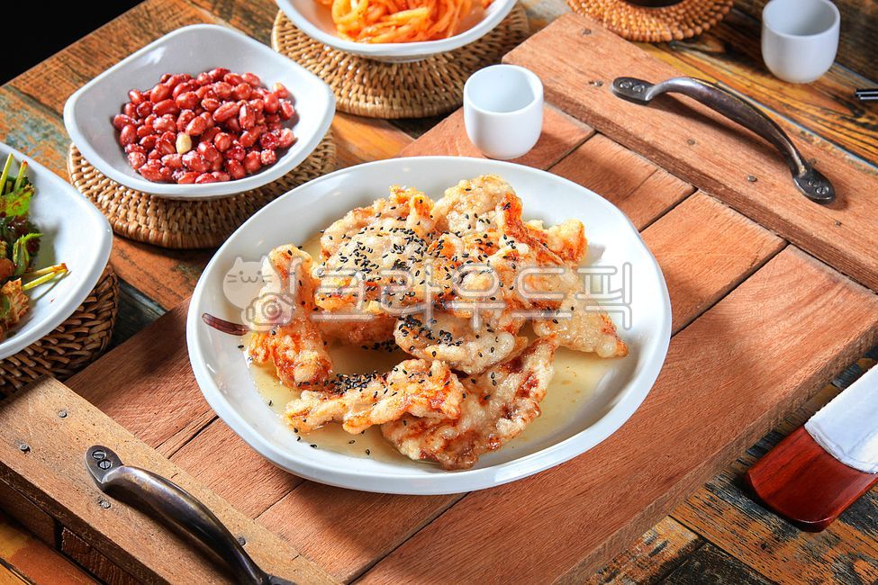 tray,meat dishes,fried food,black sesame seeds,plate,sauce,wooden tray,bowl,Midnight Snack,Chinese menu,Chinese cuisine,bamboo stand,healthy food,plate holder,ingredients,peanut,cooking,nutritious food,delicacy,Chinese restaurant,Sweet and sour pork sauce