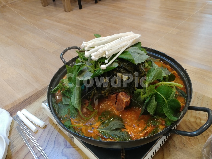 감자탕,음식,뼈다구탕,뼈해장국,돼지등뼈,시레기감자탕,우거지감자탕