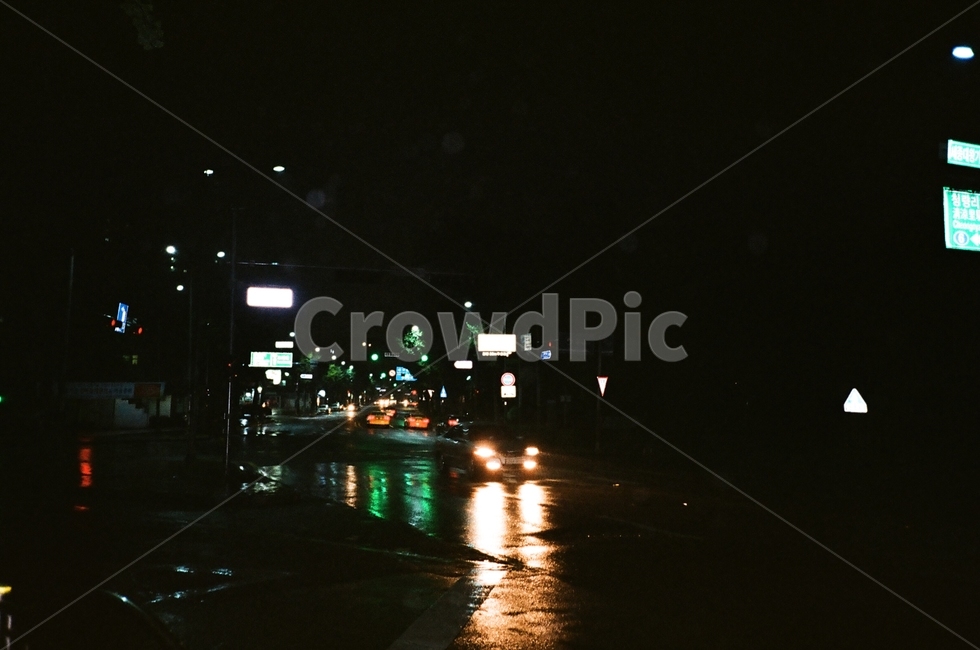 밤,택시,도로,비오는날,거리,야경,밤,풍경,nightscape,night,landscape,교통,교통수단,traffic,transportation,town,도시,urban,어반,city,시티,building,건물,metropolis,중심지