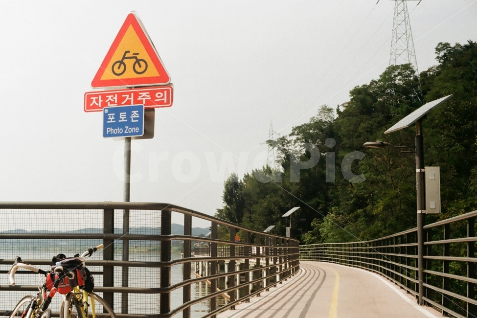 자전거길,자전거,라이딩,자전거라이딩,국토종주,낙동강종주길,교통,교통수단,traffic,transportation,banister,난간,handrail,railing,vehicle,차량,bicycle,bike