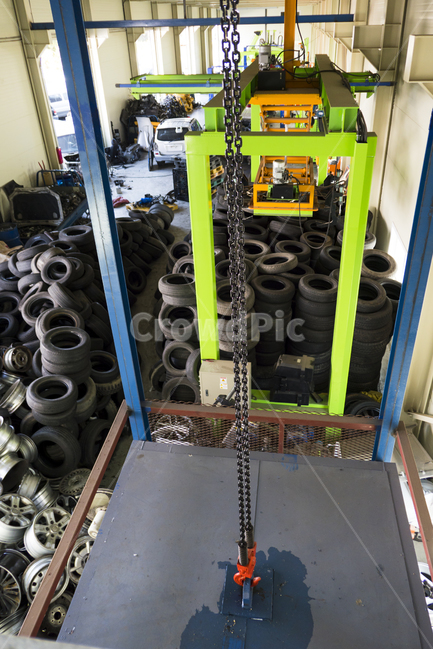 폐차장,자동차,부속,비즈니스,재생,차사고,차수리,부품,타이어,재생센터,산업,industry,industrial,교통,교통수단,traffic,transportation,machine,기계