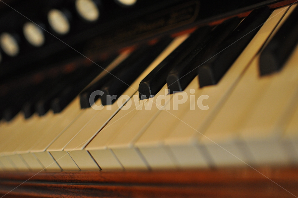 피아노,악기,음악,엔틱,건반,연주,감성,분위기있는,piano,오래된,따뜻한,악기,음향기기,musical instrument,musical equipment