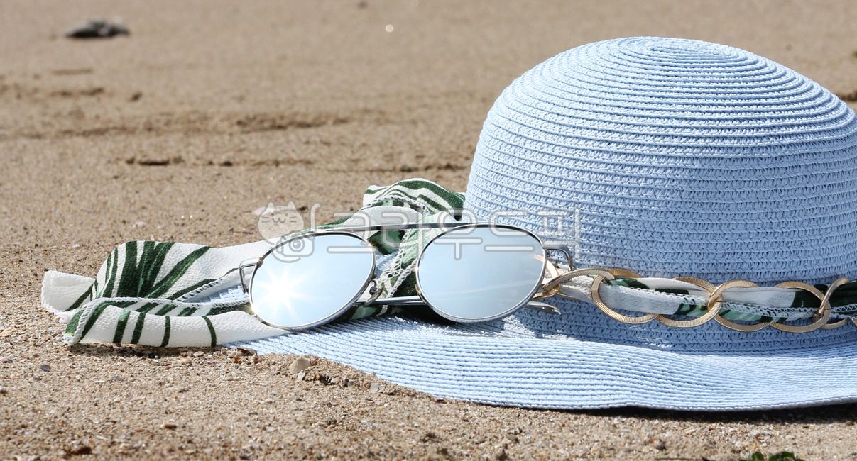 sunglasses,beach hat,part,accessories,sea trip,sea background,summer,sea,sand,summer hat,Beach,ocean,sandy beach,beach,travel,accessory