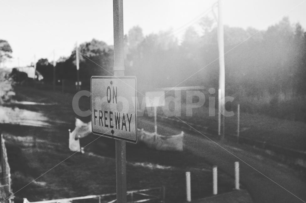freeway,bus,sign,path,view,road,sight,highway,traffic,move,australia,sydney,canberra,trafficsign,road name,Canberra,travel,movement,Sydney,landscape