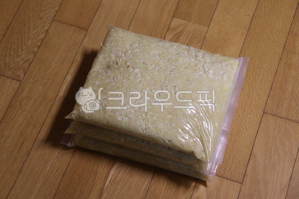 다진마늘,마늘,요리재료,향신료,한식재료,부엌,주방,재료준비,요리준비,건강식재료,향긋한,식재료,음식재료,요리사진,지퍼백보관,냉동보관,마늘보관,다진재료,요리필수,간편조리,mincedgarlic,garlic,cookingingredient,spice,seasoning,koreaningredient,kitchen,cookingprep,healthyingredient,aromatic,foodingredient,culinary,frozenstorage,zipbag,garlicstorage,preparedingredient,easycooking,mealprep,choppedingredient,foodphotography