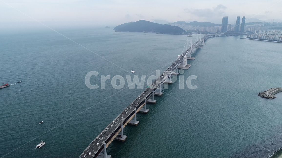 광안대교,광안리,바다,부산,항공촬영,바닷가,대교,교통,자동차,교통체증,교통상황,이기대,용호동,시원한,다리,관광명소,도시,풍경,city,landscape,한국도시풍경,한국도시경관,korea cityscape,교통,교통수단,traffic,transportation,boat,보트,vehicle,차량,water,물,waterfront,워터 프론트
