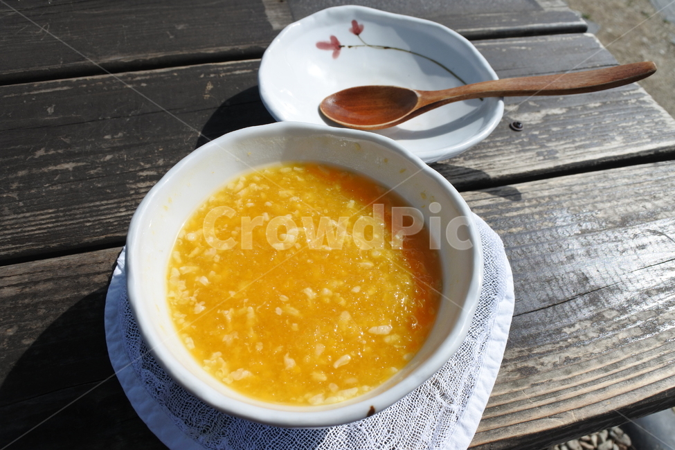 호박죽,사발,요리,음식,dish,도자기,숟가락,food,meal,식사,노랑