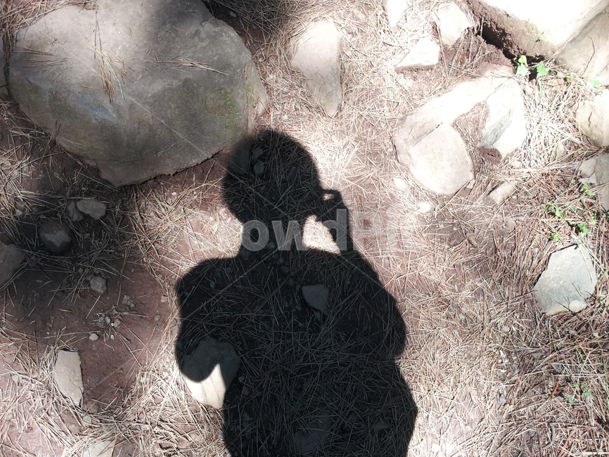 그림자,shadw,산책,실루엣,silhouette,등산,hiking,트래킹,tracking,돌길,사색,여유로움,한가로움,외로움,single,하나,휴식,rest,인물실루엣,사람실루엣,character silhouette,human silhouette