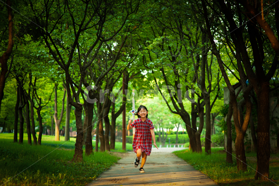 태극기,삼일절,31,미소,행복,outdoors,공원,사람,인물,인간,human,person,어린이,어린아이,child,children,kid,기념일,축하,anniversary,congratulation,celebrate,celebration