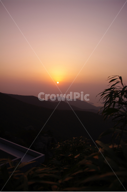 노을,하늘,산,구름,일출,풍경,자연,풍경,nature,landscape,outdoors,옥외,dusk,황혼,sunset,일몰,dawn,새벽,sky,red sky,붉은 하늘