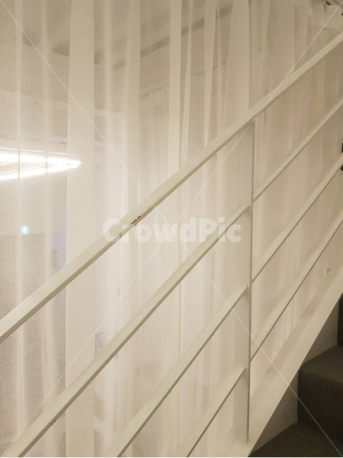 커튼,시스루,물결,비침,난간,하늘하늘,계단,가벼움,흰색,white,stairs,seethrough,curtain,rail,lightly,wave
