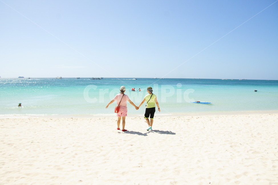 모녀,바다,해외여행,여행,수평선,모래사장,해변,beach,coast,seaside,blue,person,사람,human,인간,clothing,의류,shorts,반바지,apparel,의복